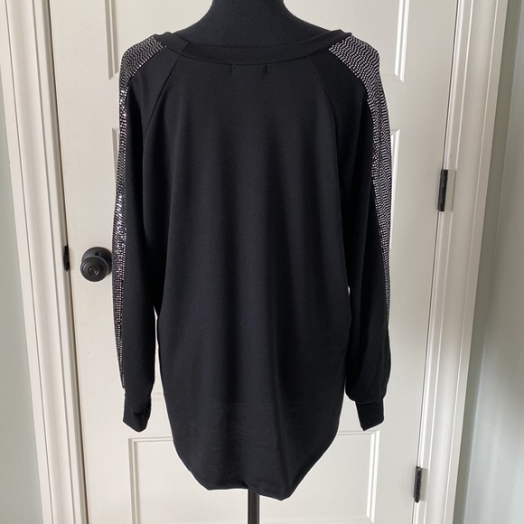 White Birch jersey knit top with sequin detail. - Picture 4 of 5